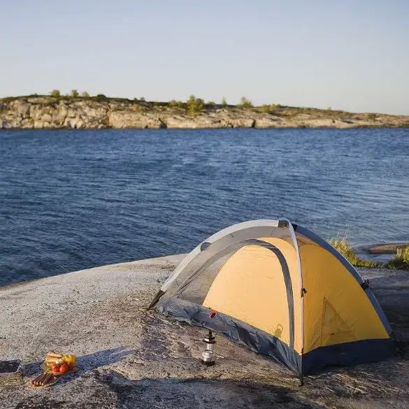 Pop-up-Sonnenschutz am Strand