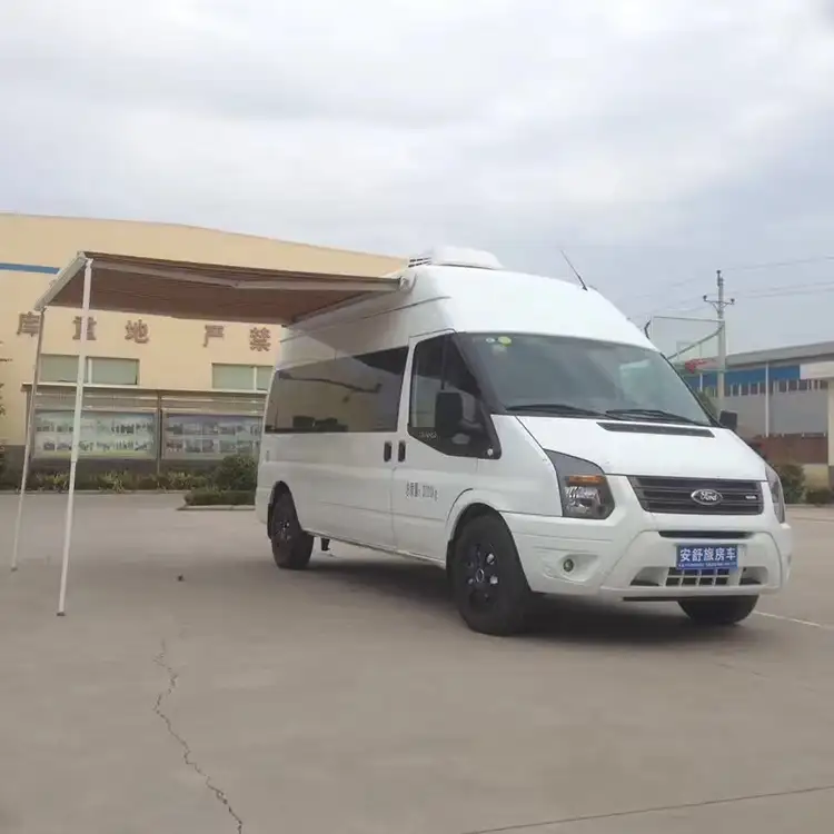 Einziehbare, wasserdichte Allrad-Markise für das Auto auf der Dachseite